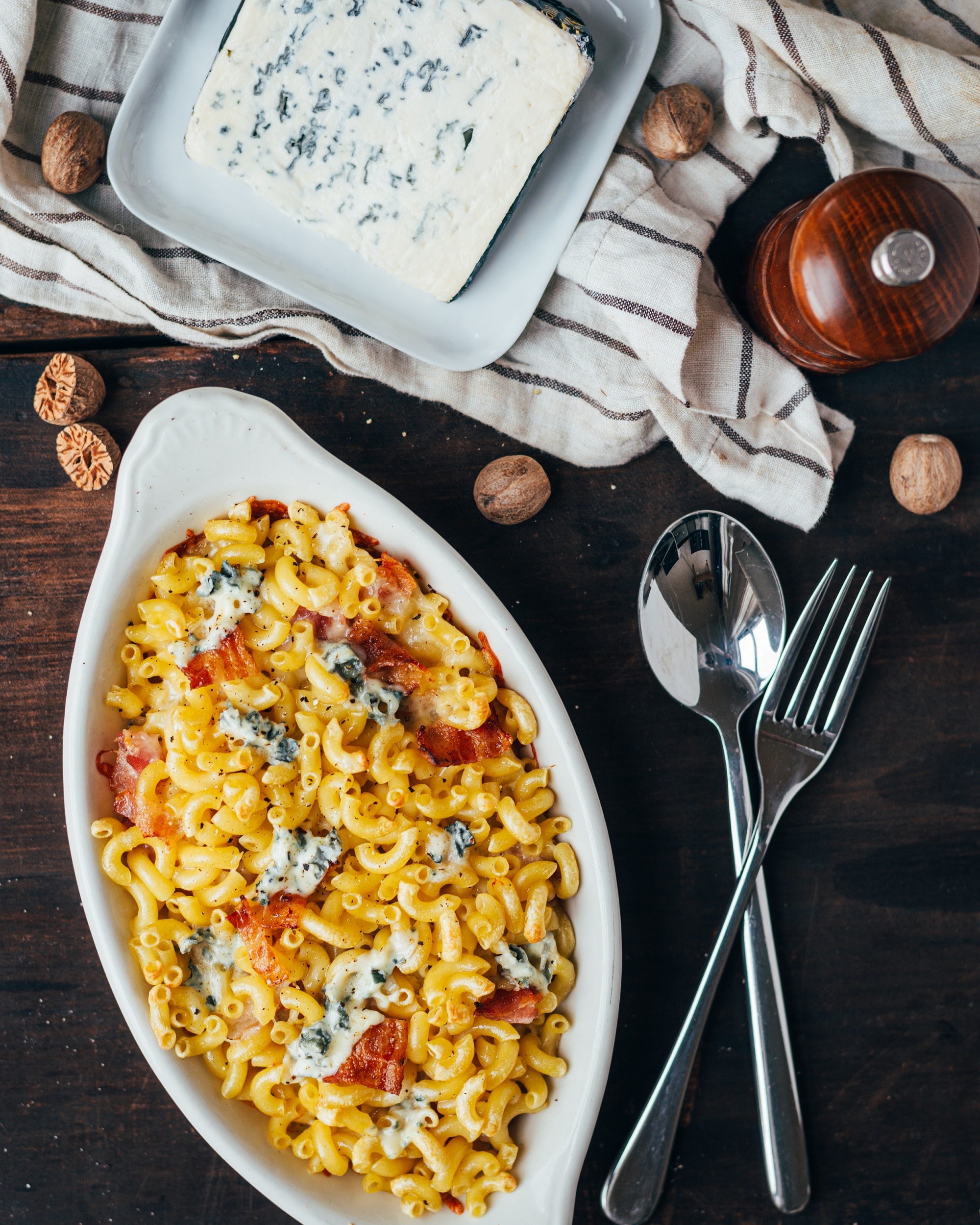 macaroni and cheese with saint agur blue cheese and bacon