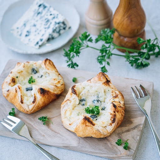 cheese puff pastry and spinach