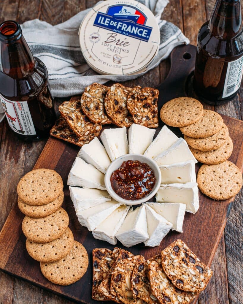 Brie cheese platter