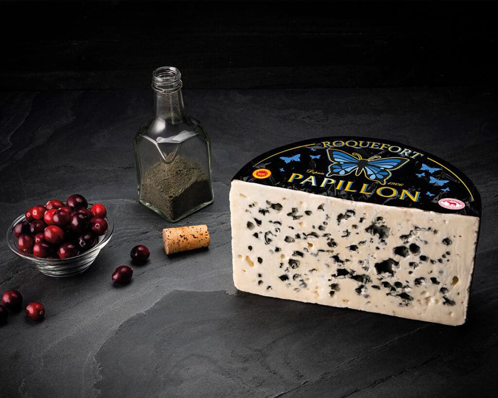 Discover wine and berries to pair with Roquefort Papillon