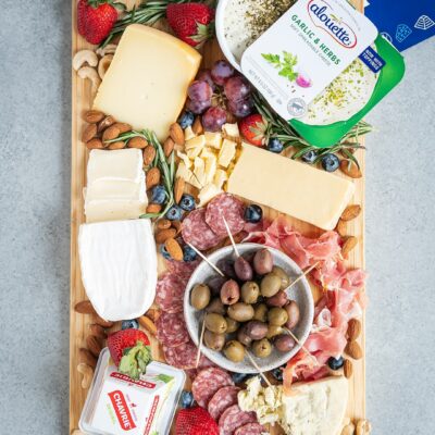 Discover the Keto Friendly Cheese Board with a lot of cheese and accompaniments in it !