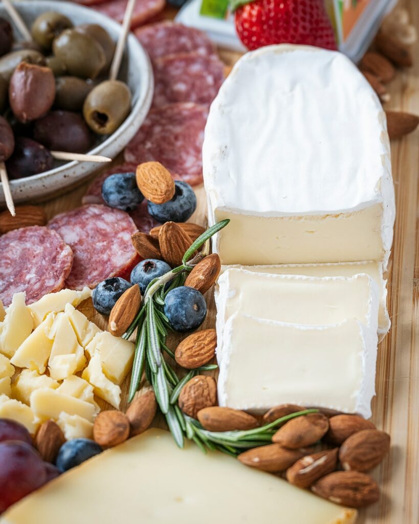 Discover the Keto Friendly Cheese Board with Supreme Brie include in it !