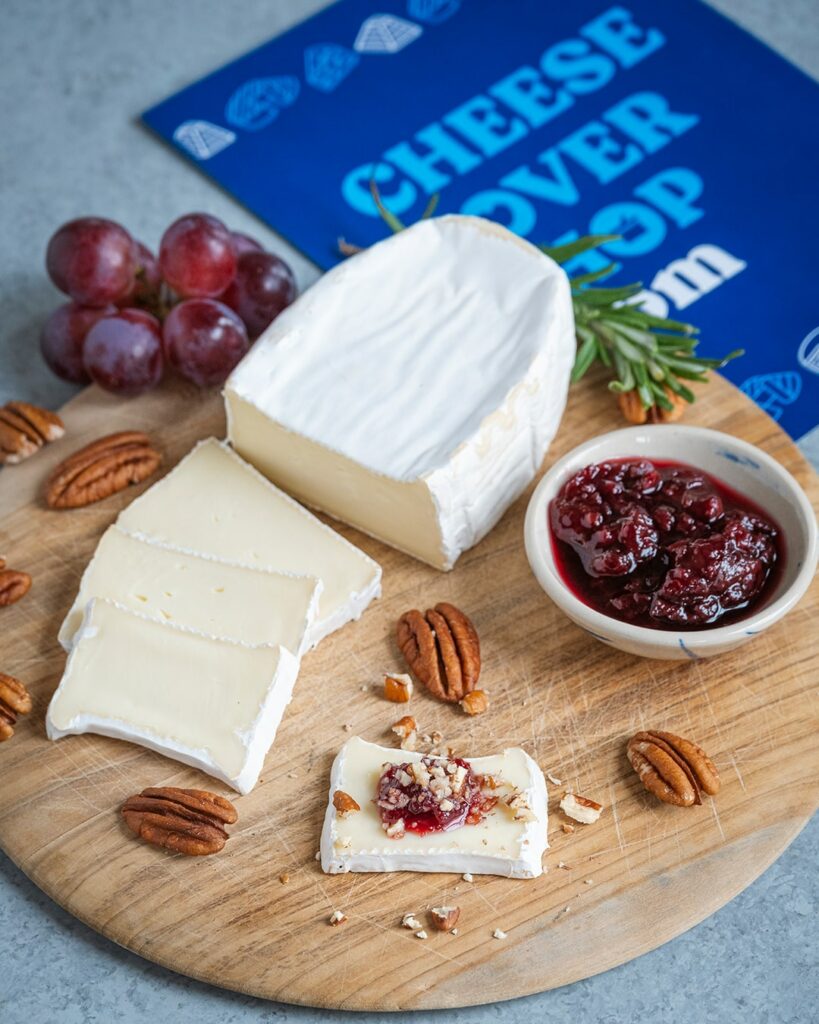 Discover the Keto Friendly Cheese Board with Supreme Brie include in it to do perfect pairings !